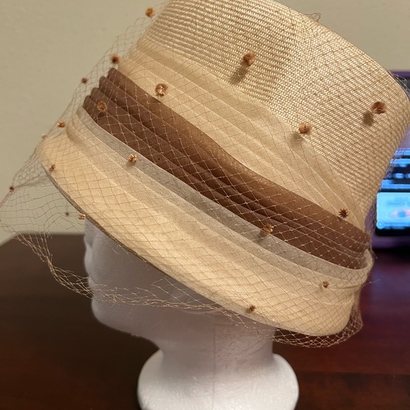 Vintage hat styled by Coralie - Picture 4 of 6